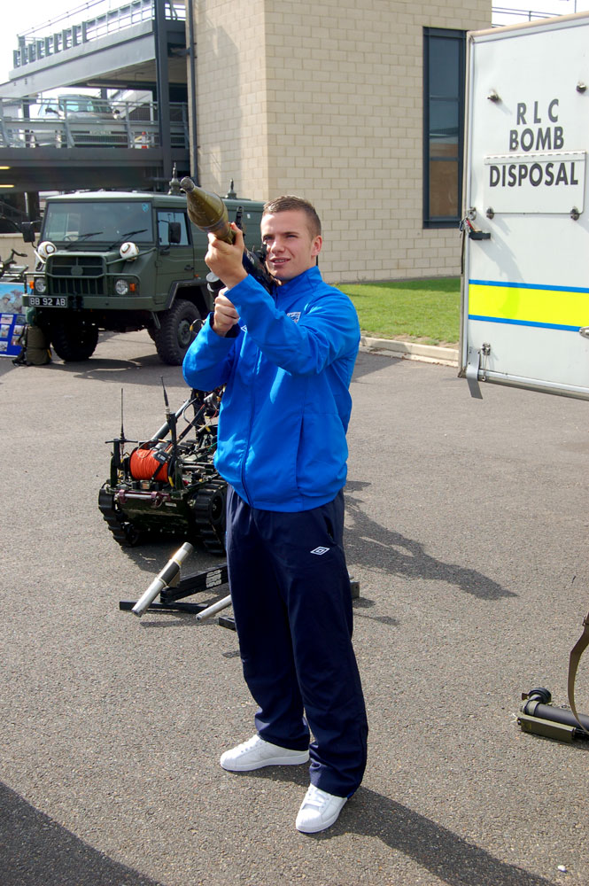 Tom Cleverley takes aim.